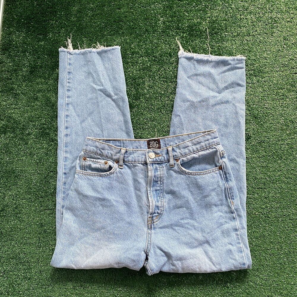 BDG High Rise Mom Jean Slim Straight Light Wash Size 27